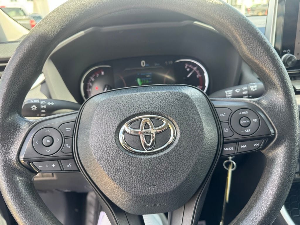 2024 Toyota RAV4 LE - Photo 17