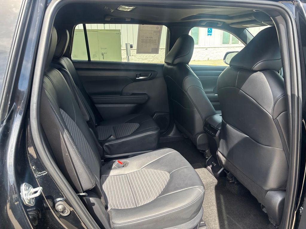 2025 Toyota Highlander XSE - Photo 31