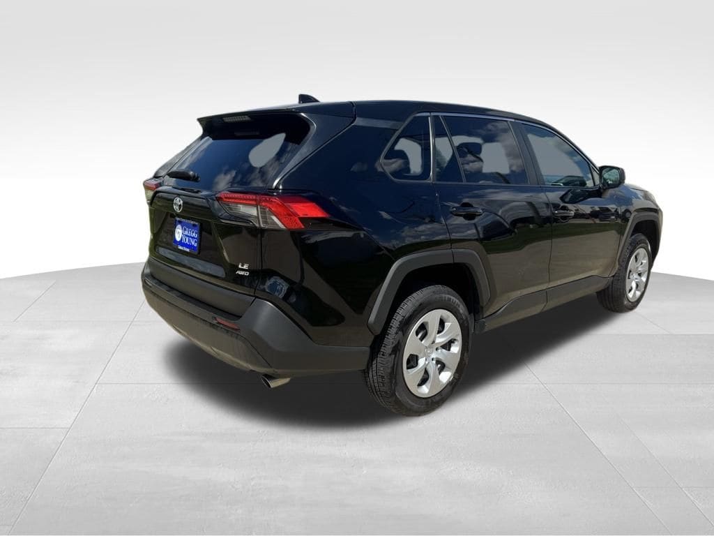 2024 Toyota RAV4 LE - Photo 6