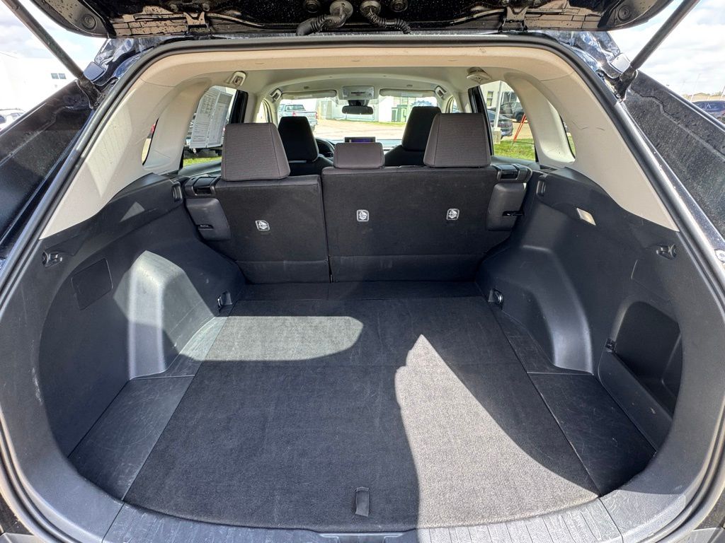 2024 Toyota RAV4 LE - Photo 40