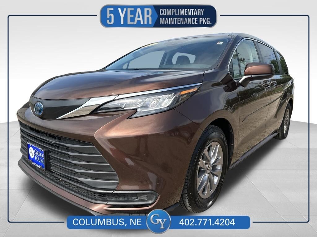 Used 2022 Toyota Sienna LE 8 Passenger Van Passenger Van