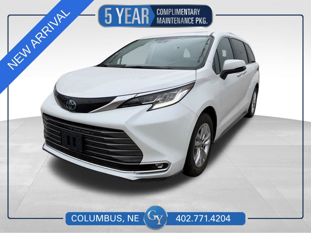 2023 Toyota Sienna Limited 7-Passenger Hybrid AWD's photo