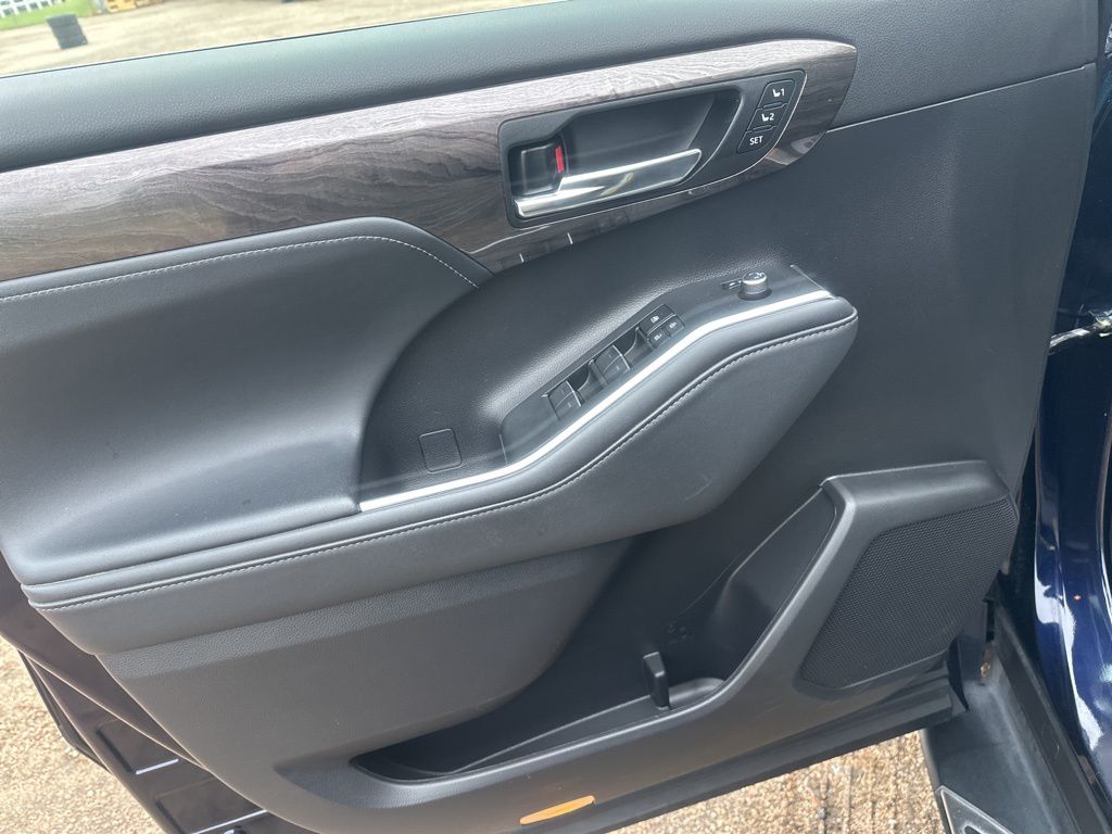 2023 Toyota Highlander Platinum - Photo 14