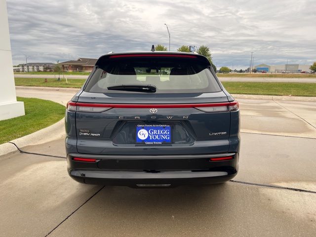 2025 Toyota Crown Signia Limited photo 3