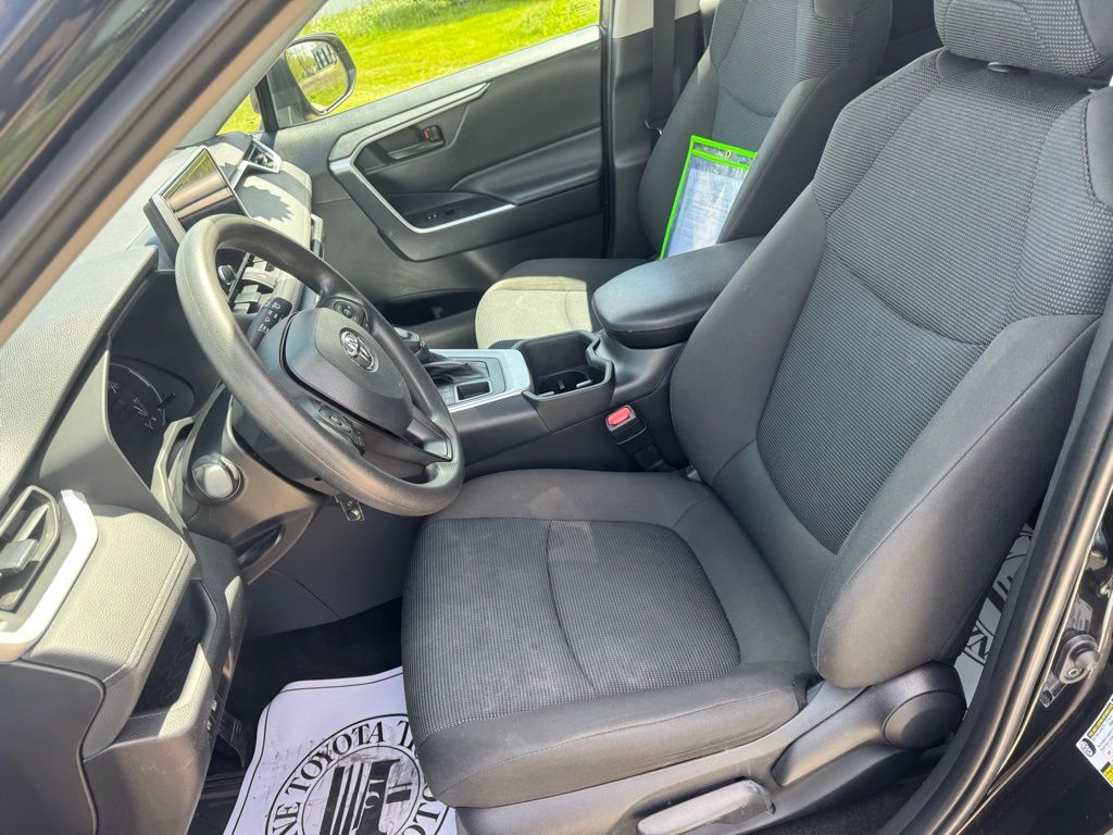 2024 Toyota RAV4 LE - Photo 11