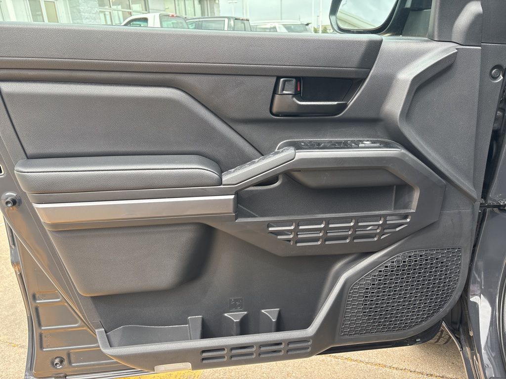 2026 Toyota Tacoma SR5 - Photo 13