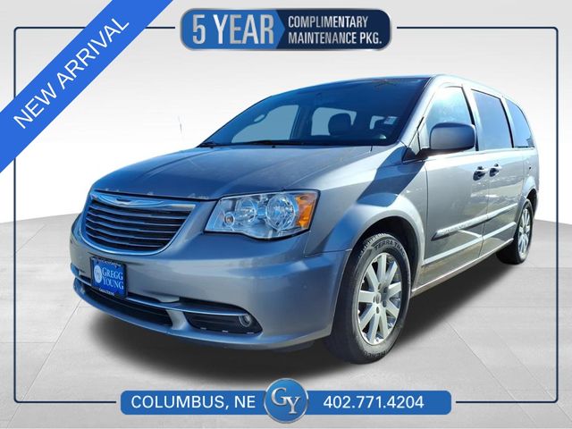 2016 Chrysler Town & Country Touring's photo