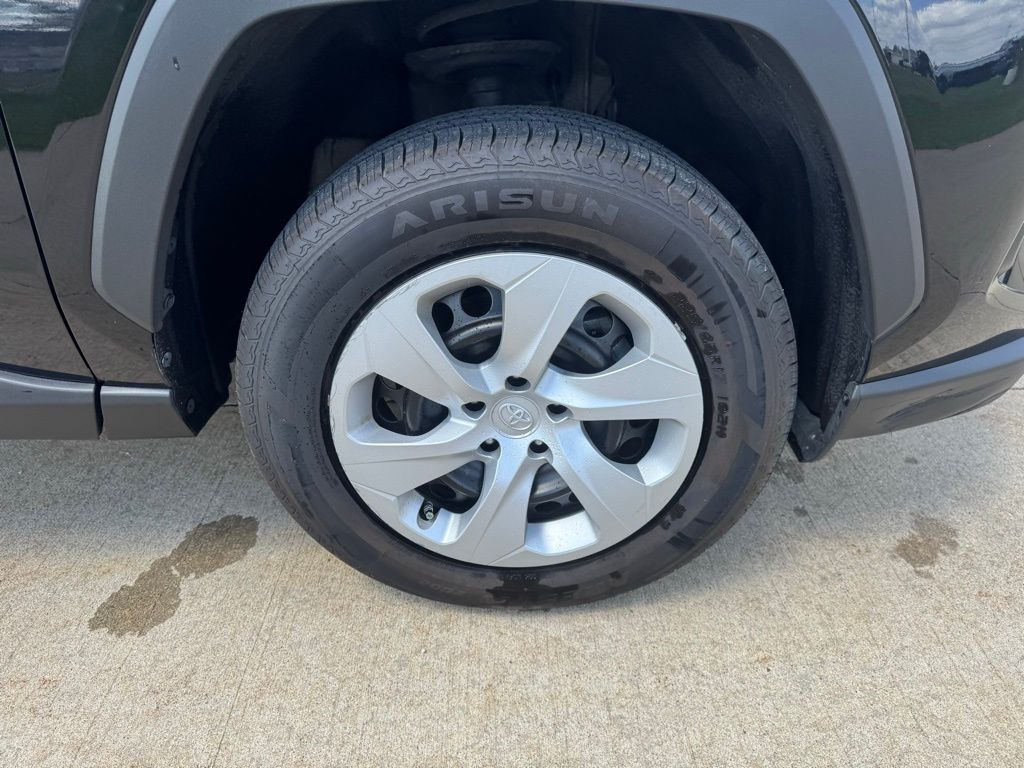 2024 Toyota RAV4 LE - Photo 59
