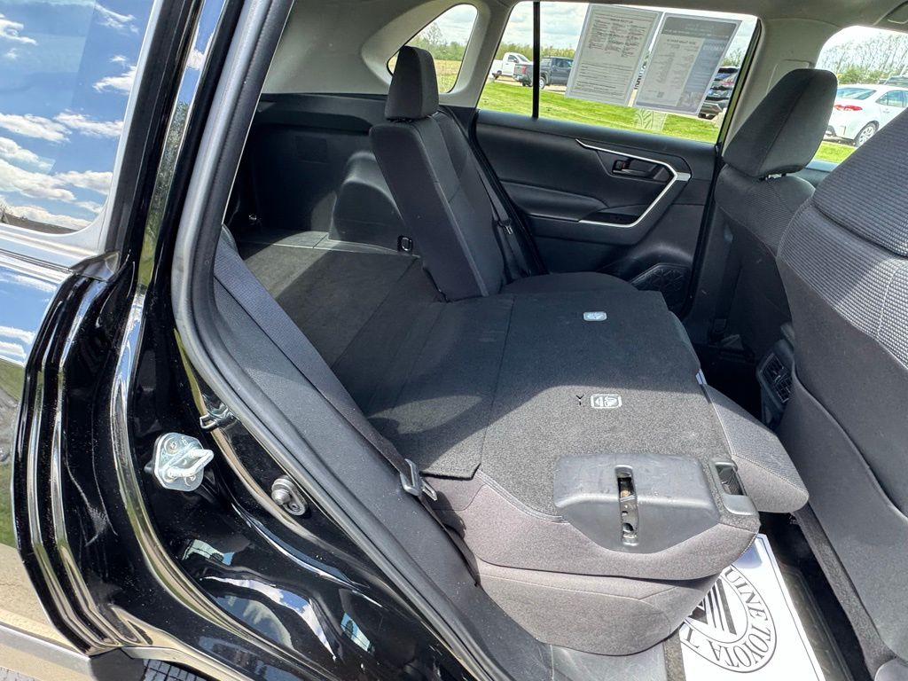 2024 Toyota RAV4 LE - Photo 48