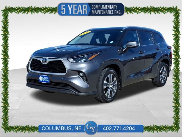 2024 Toyota Highlander XLE's photo
