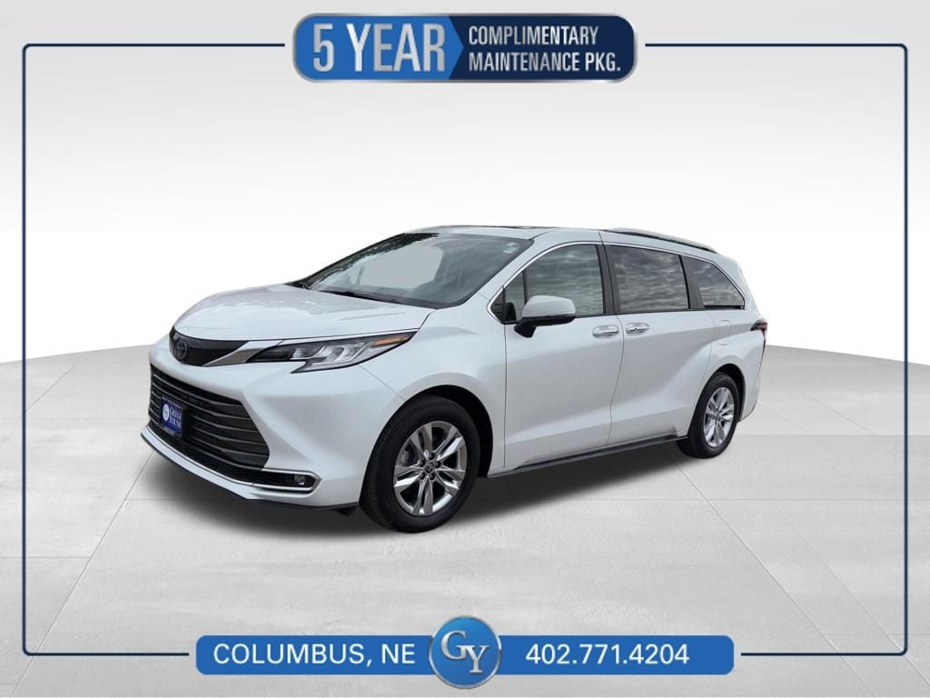 2023 Toyota Sienna Limited 7-Passenger Hybrid AWD's photo