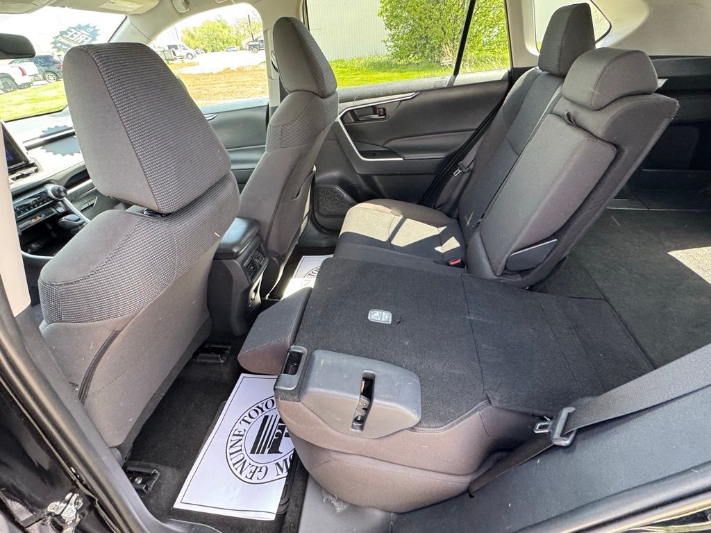 2024 Toyota RAV4 LE - Photo 37