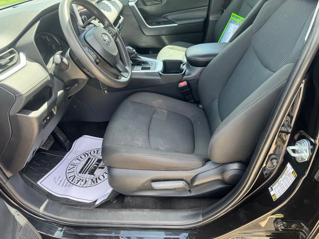 2024 Toyota RAV4 LE - Photo 10