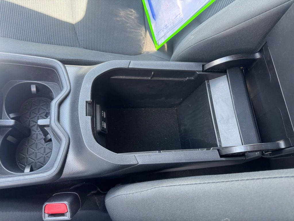 2024 Toyota RAV4 LE - Photo 24