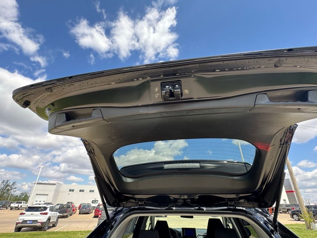 2024 Toyota RAV4 LE - Photo 43
