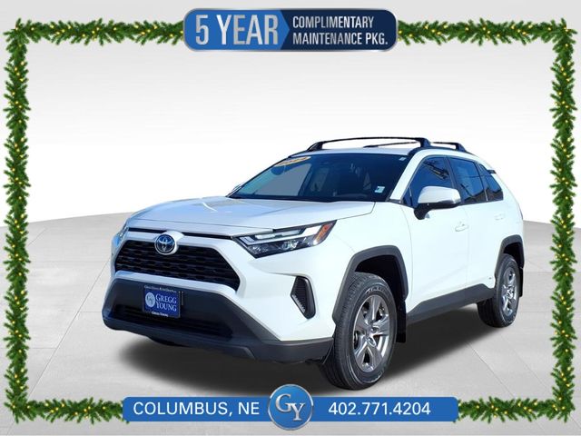 2024 Toyota RAV4 XLE's photo