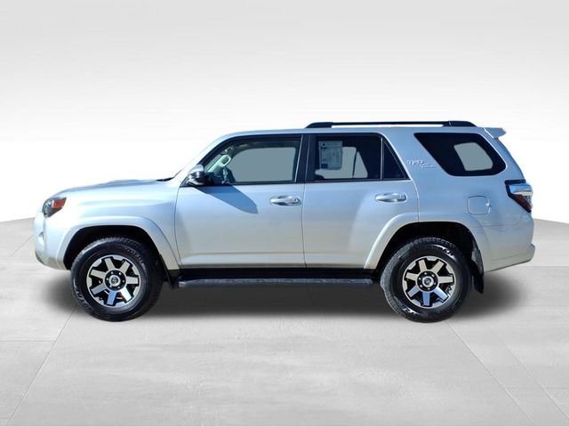 2024 Toyota 4Runner TRD Off-Road photo 2