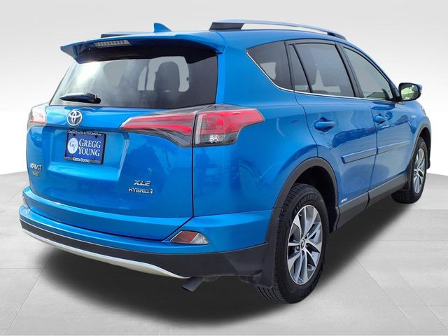 2016 Toyota RAV4 Hybrid XLE photo 3