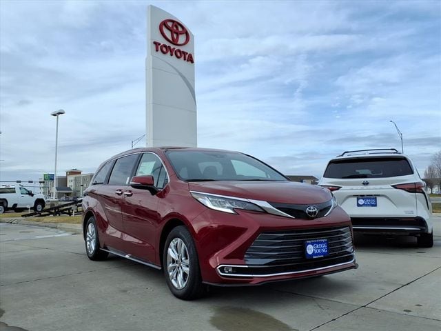 2026 Toyota Sienna Limited's photo