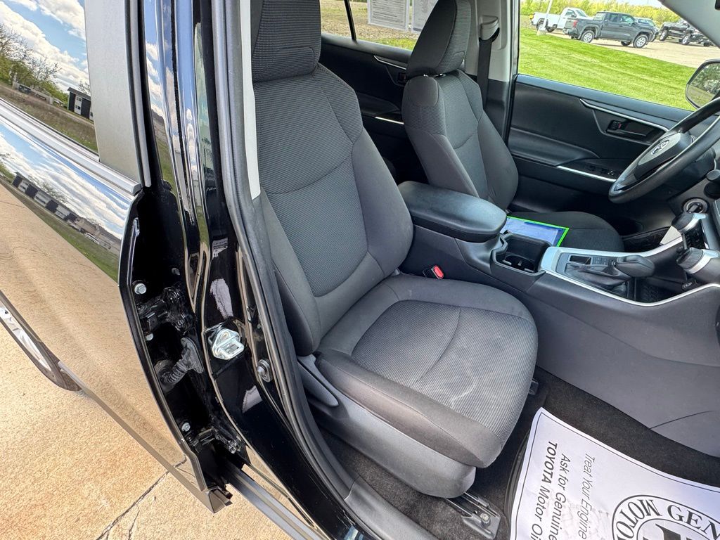 2024 Toyota RAV4 LE - Photo 52
