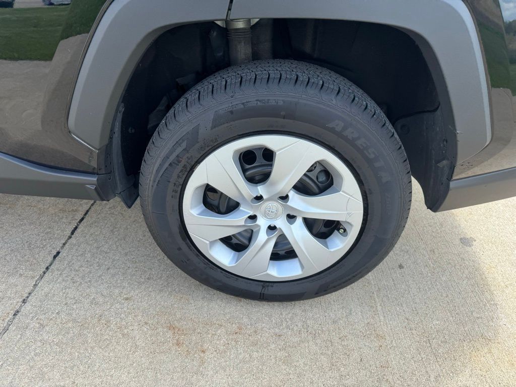 2024 Toyota RAV4 LE - Photo 61