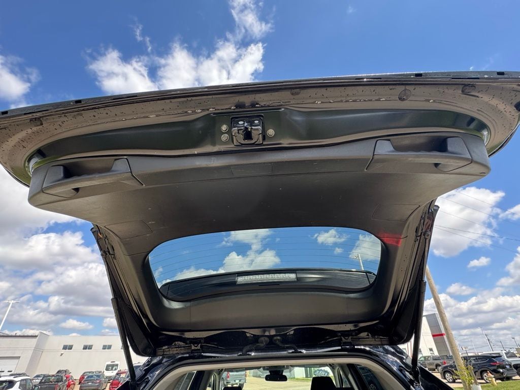 2024 Toyota RAV4 LE - Photo 44