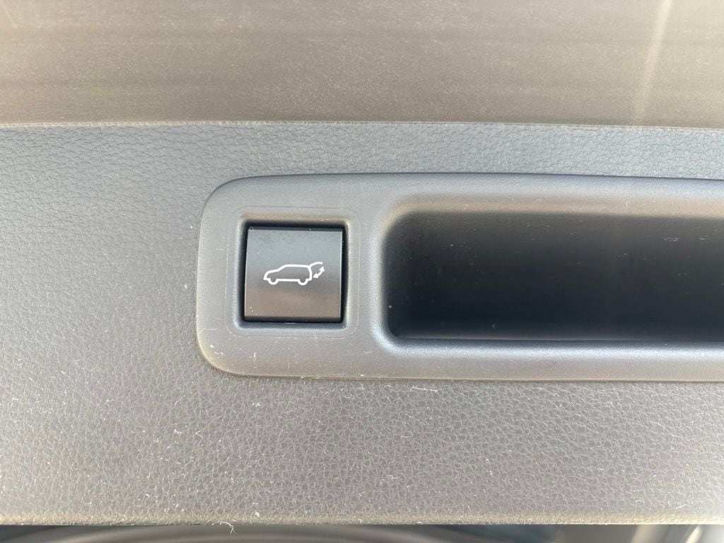2025 Toyota Highlander XSE - Photo 11