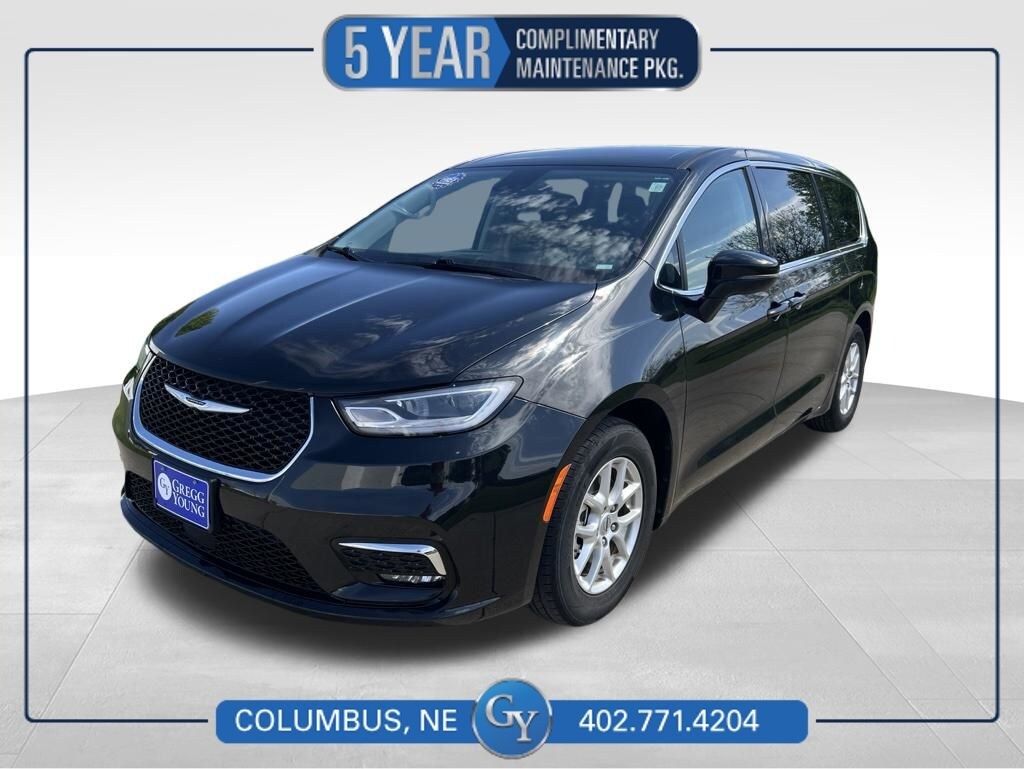 Used 2023 Chrysler Pacifica Touring L Van Passenger Van