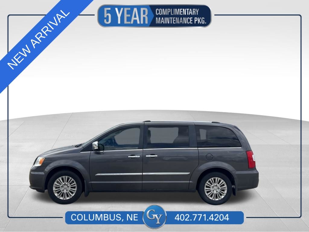 2015 Chrysler Town & Country Limited's photo