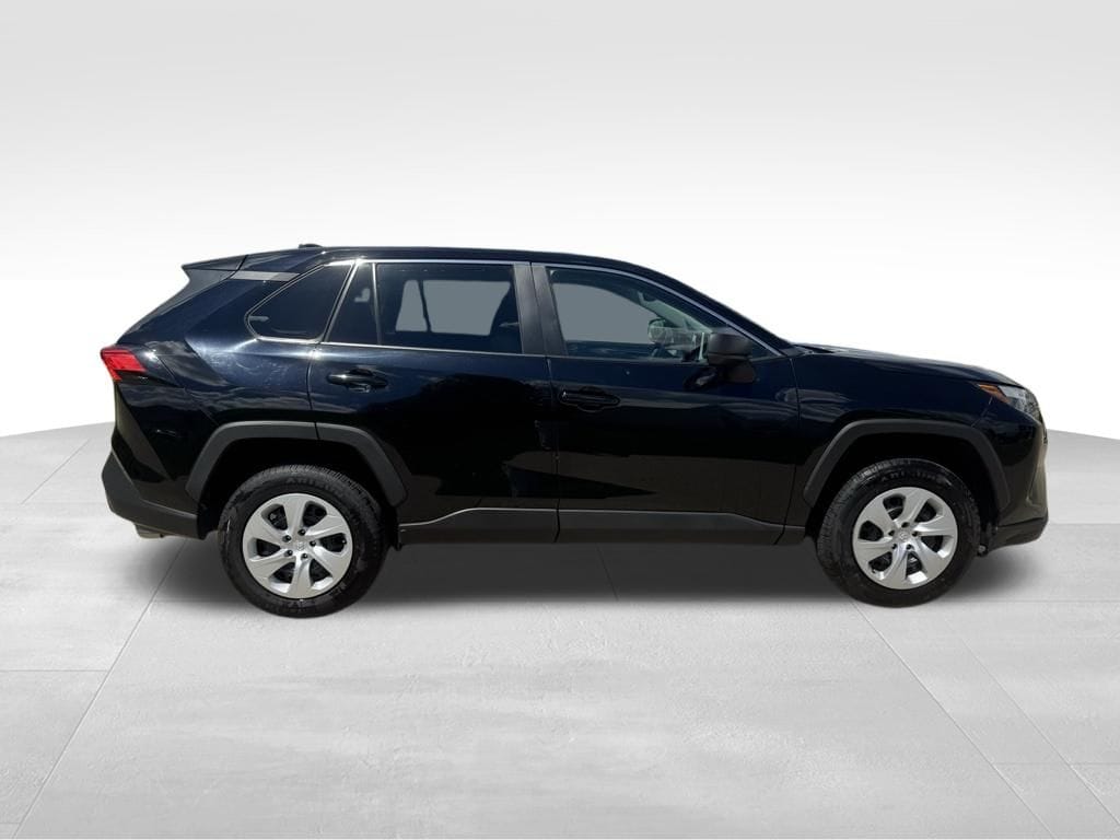 2024 Toyota RAV4 LE - Photo 7