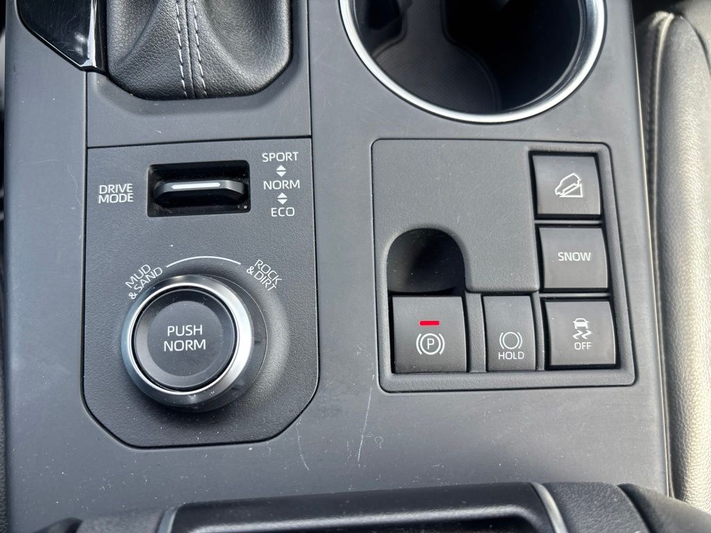 2025 Toyota Highlander XSE - Photo 26