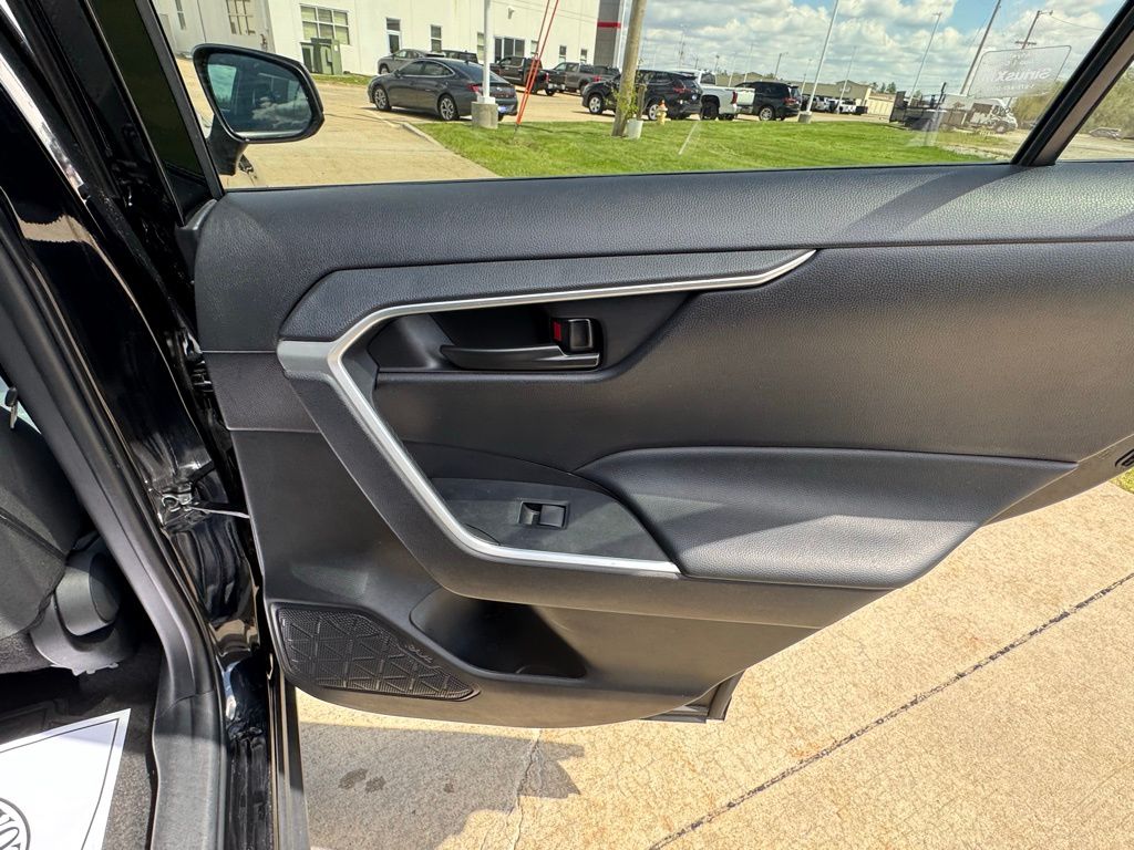 2024 Toyota RAV4 LE - Photo 46
