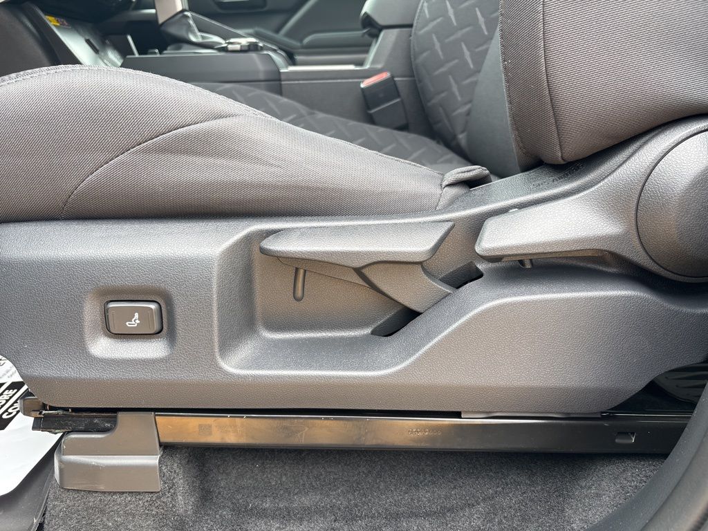 2026 Toyota Tacoma SR5 - Photo 16
