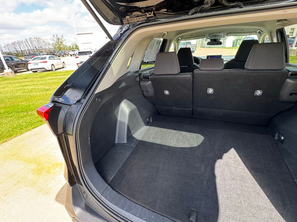 2024 Toyota RAV4 LE - Photo 41