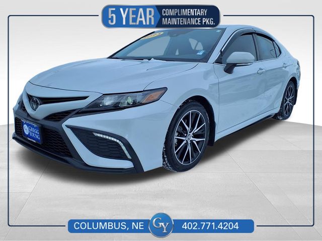 2023 Toyota Camry SE's photo