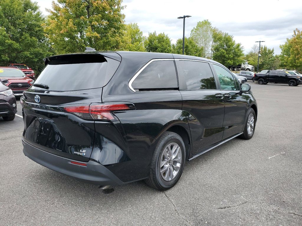 Used 2022 Toyota Sienna LE 8 Passenger Van Passenger Van