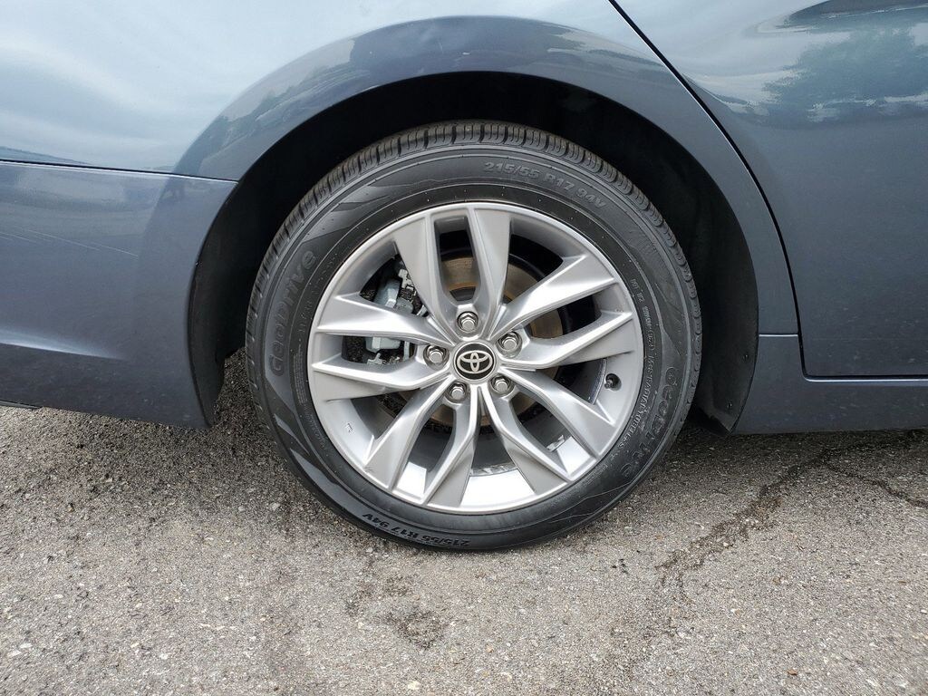 Used 2022 Toyota Avalon XLE Sedan