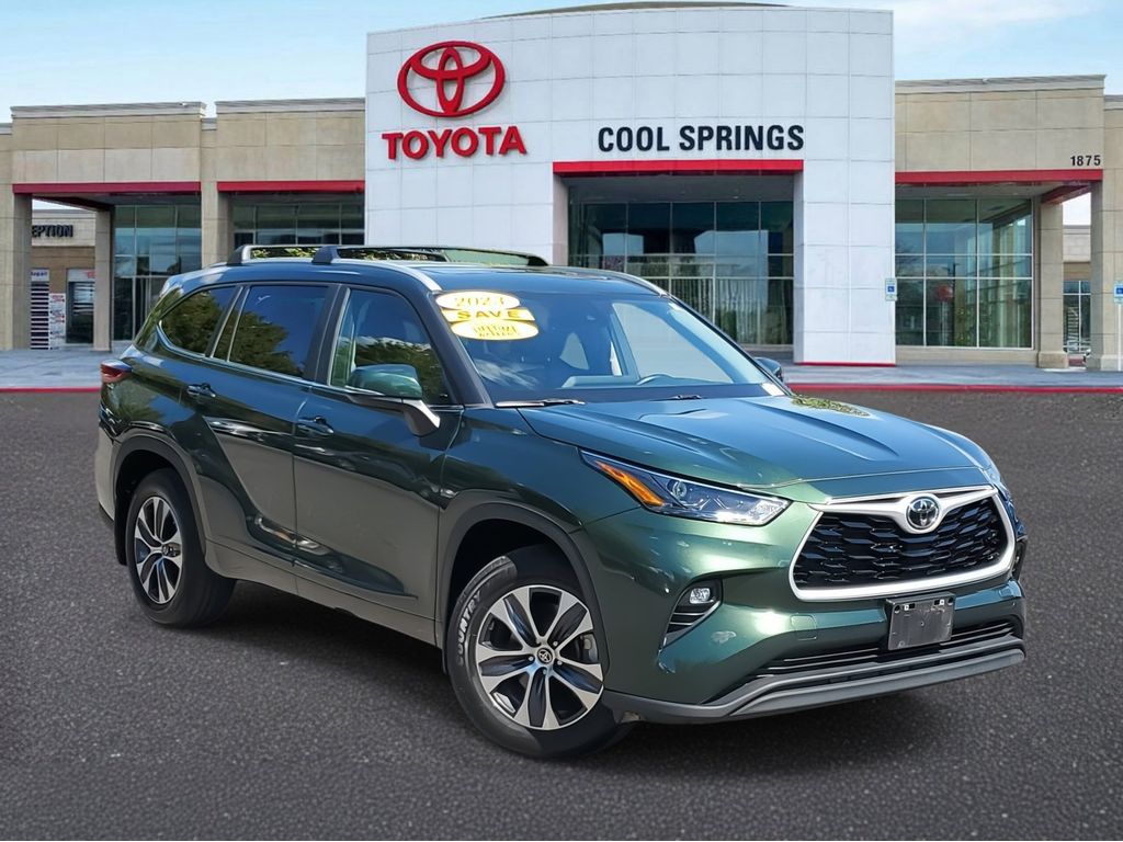 2023 Toyota Highlander XLE's photo