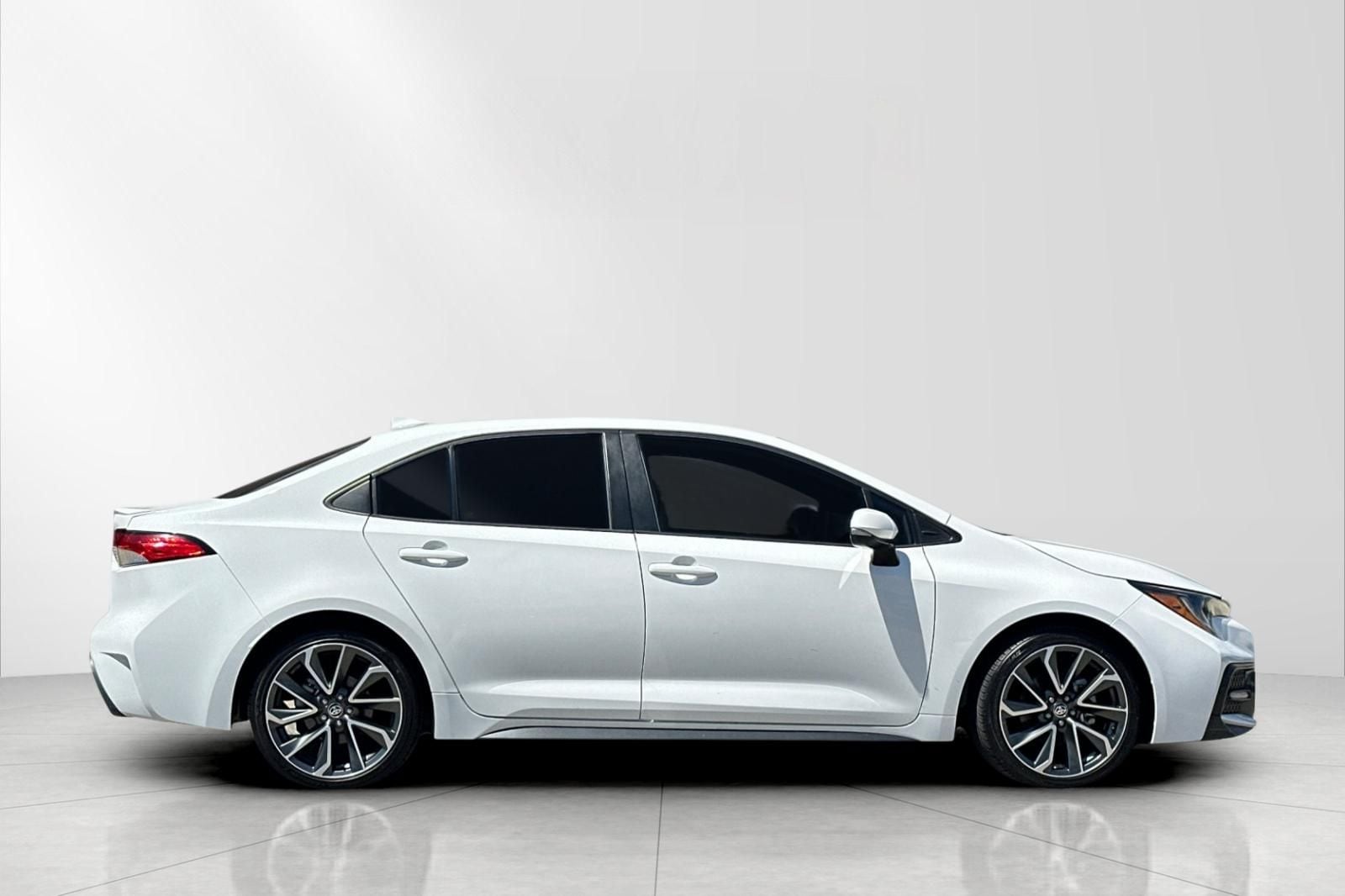 Used 2021 Toyota Corolla SE with VIN 5YFS4MCE7MP063653 for sale in Northfield, Minnesota