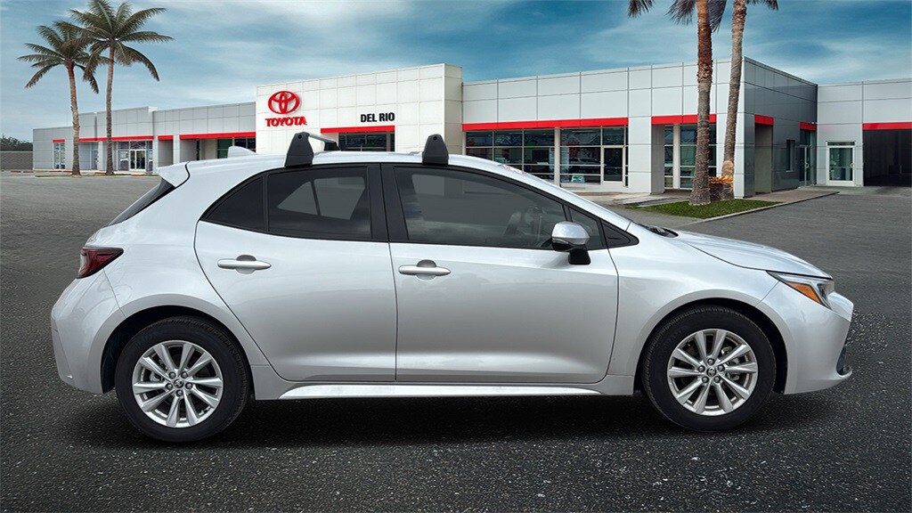 2025 Toyota Corolla SE photo 2