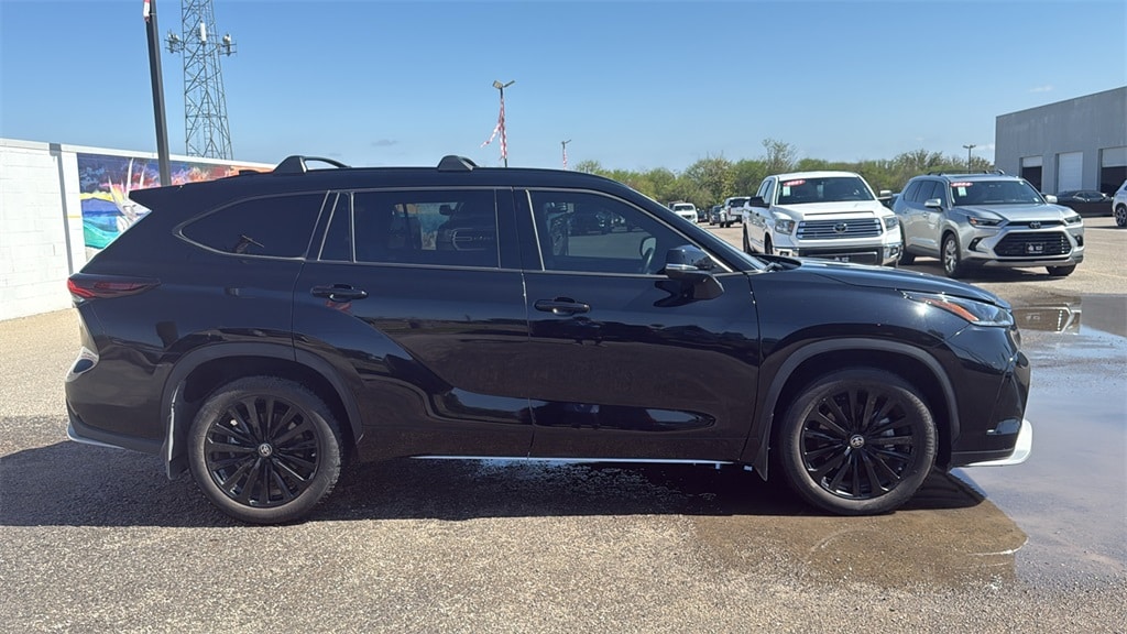 Used 2024 Toyota Highlander LE Sport Utility