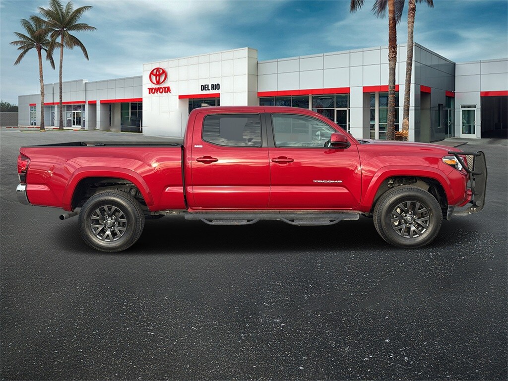2022 Toyota Tacoma SR5 photo 2