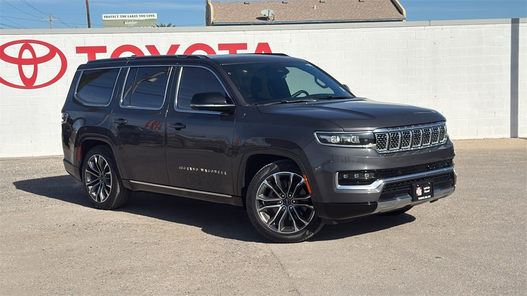 2023 Jeep Grand Wagoneer Series III's photo