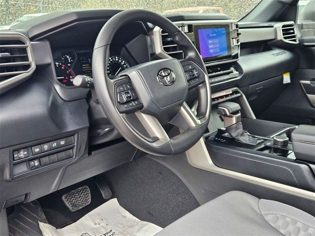 2025 Toyota Tundra SR5 - Photo 8