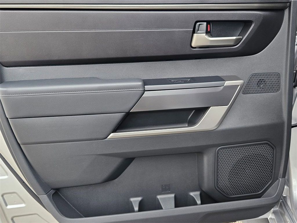 2025 Toyota Tundra SR5 - Photo 12