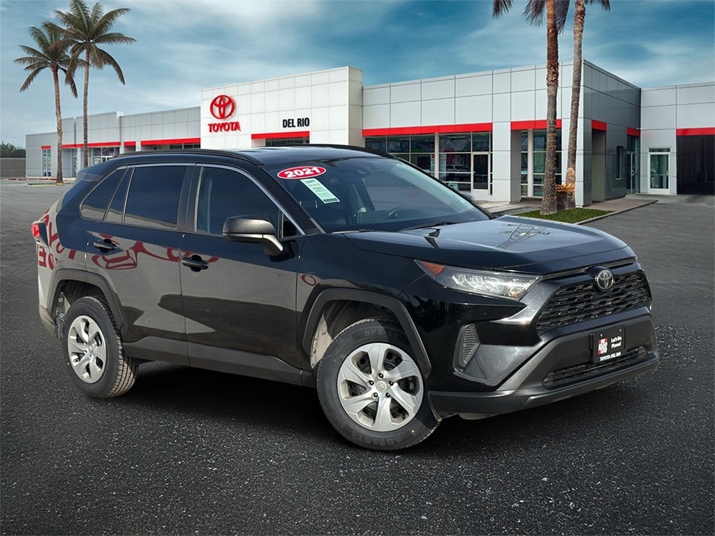 2021 Toyota RAV4 LE's photo