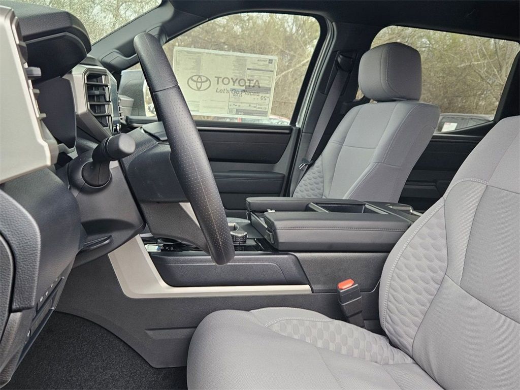 2025 Toyota Tundra SR5 - Photo 10