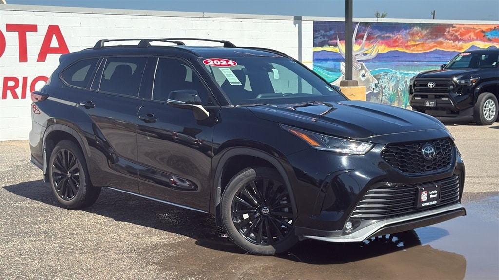 Used 2024 Toyota Highlander LE Sport Utility