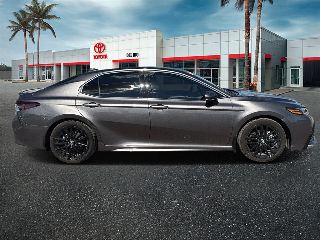 2023 Toyota Camry Hybrid XSE photo 2