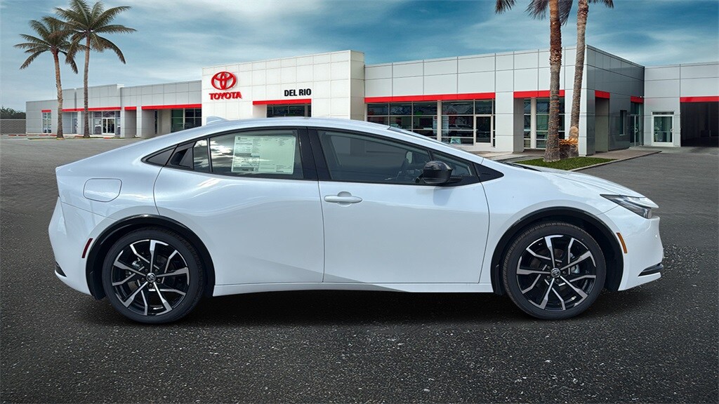 2025 Toyota Prius XSE Plug-in Hybrid photo 2